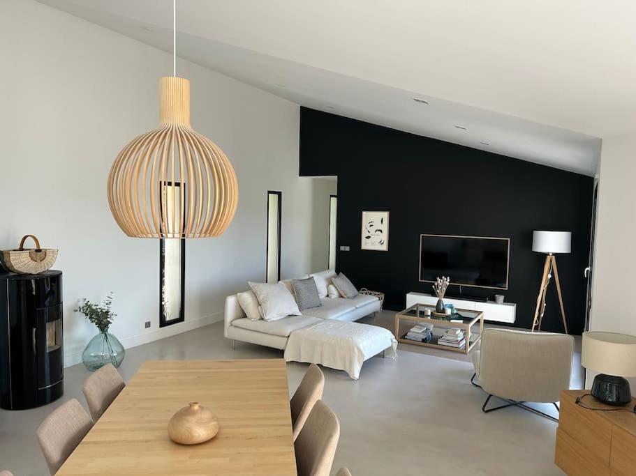 Belle Maison Contemporaine Ampus Esterno foto